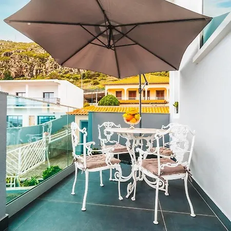 Rose House By Atlantic * Machico (Madeira)